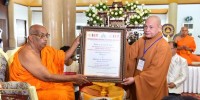 Hòa thượng Chủ tịch HĐTS GHPGVN nhận Giải thưởng Biểu tượng Phật giáo toàn cầu